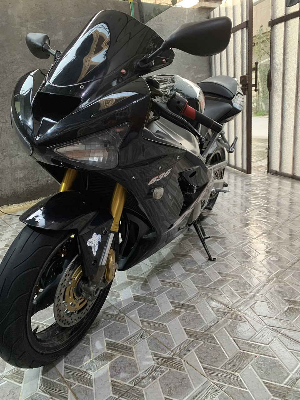 السلام عليكم كاوسكي 636 2004  ماشية 43 الف دراجة مكينة كير ضفيرة كفاالة بيها بكرة ماركة حجم بلادي وصالنصة اكرابوفيك من برة جايات بيها نازلة من كلشي وكلاشي الفديو مالتها موجود 
بيها ملاحضات بسيطة مبولشة وكاملة مكملة مابيها اي نقص وسعرها معقول مكاني بغداد *********** واتس
