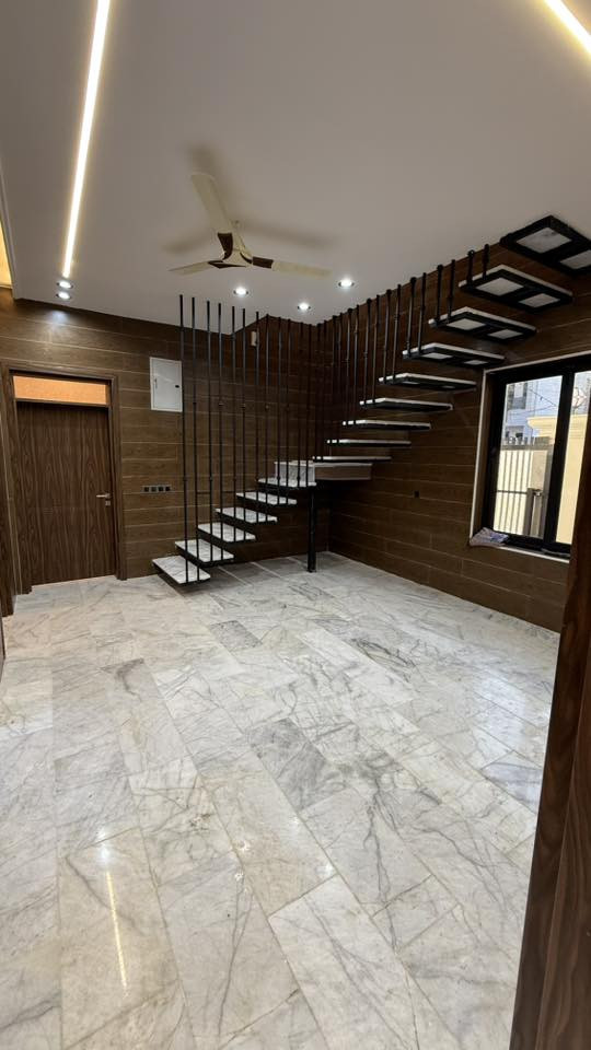 بيت للبيع 🏛️

📍 العنوان : ام الخيل الرابعة ، على شارع بعرض 20 م 
الدار ركن ✅ وواجهته الدار على شارع عريض ايضاً 

📈 المساحة : 165 م واجهه 10 م والنزال 16،50 م 

يتكون من :
- غرف نوم عدد 5
- صالة معيشة عدد 2
- دورات مياه عدد 5
- مطبخ
- استقبال

⚠️ السعر : 270 مليون قابل للتفاوض 

☎️ للاستفسار اكثر اتصل على : ***********

أو

📍 زيارة مكتبنا الكائن في : خدمي الجزائر ، مقابل تقاطع سايدين ام الخيل

📤 مكتب أحمد صبري لاستثمار العقاري
