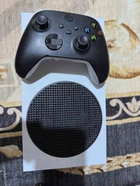 بلي xbox للبيع نضيف ويا يده وحده وياه حساب السعر 350 الف وبي مجال بسيط...