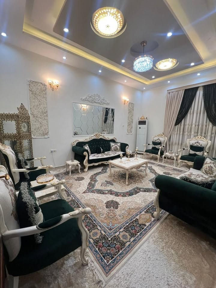 منزل مساحة 200 م للبيع 
واجهه 10 متر نزال 20 
بناء 2022

طابق ارضي :غرف منام 2 ، صالة ، استقبال ، حمام ، مطبخ بارد، مطبخ حار 

طابق اول : غرف منام 2 مع حمام ، غرف منام 2 مع حمام خارجي ، صالة خارجية ، غرفة لوندري 

طابق ثاني : صالة ، غرفة ، سطح 

العنوان : ياسين خريبط ، خلف مشتل النرجس 
للاستفسار : ***********
