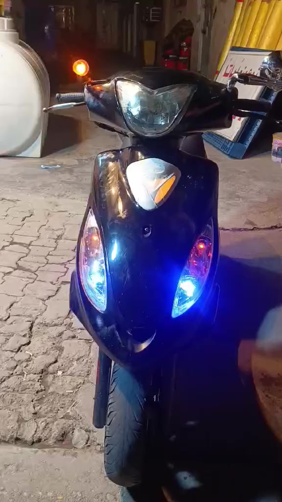 دراجه كامكو V2فحل مكينه 125دراجه كارتون رمبه دراجه كفاله عامه البيع سعره 850الف وبيه مجال قليل ***********
