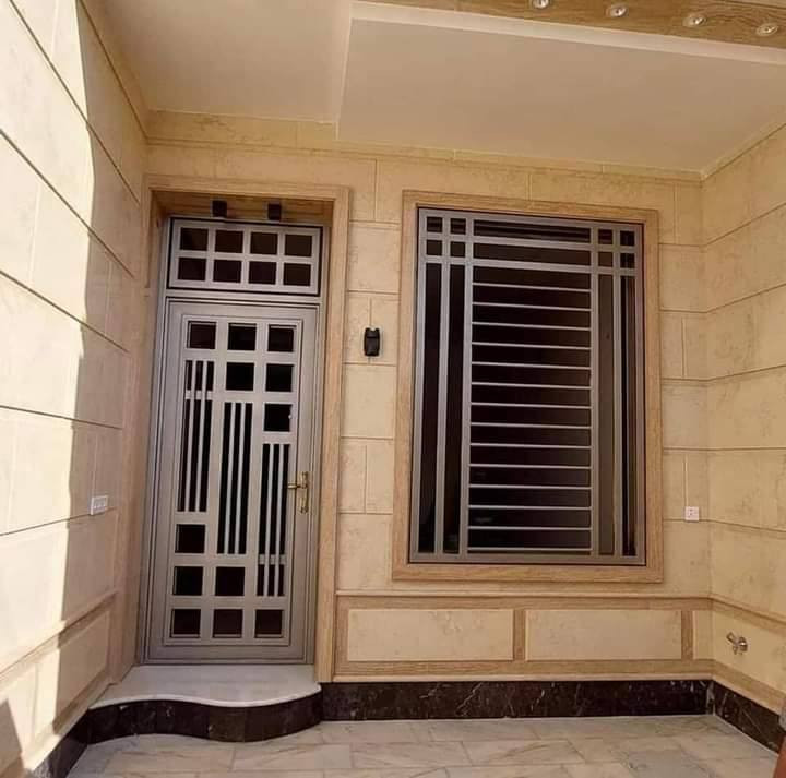 السلام عليكم
يالله عمل كافه الشبابيك والمحجرات والبيبان سعر المتر ٥٠ الف كرسته وعمل 
بس عمل سعر المتر ١٠ الف دينار
مكاني الحي الصناعي الجديد للإستفسار اكثر لاتصال على الرقم وبي واتساب *********** باداره محمد
