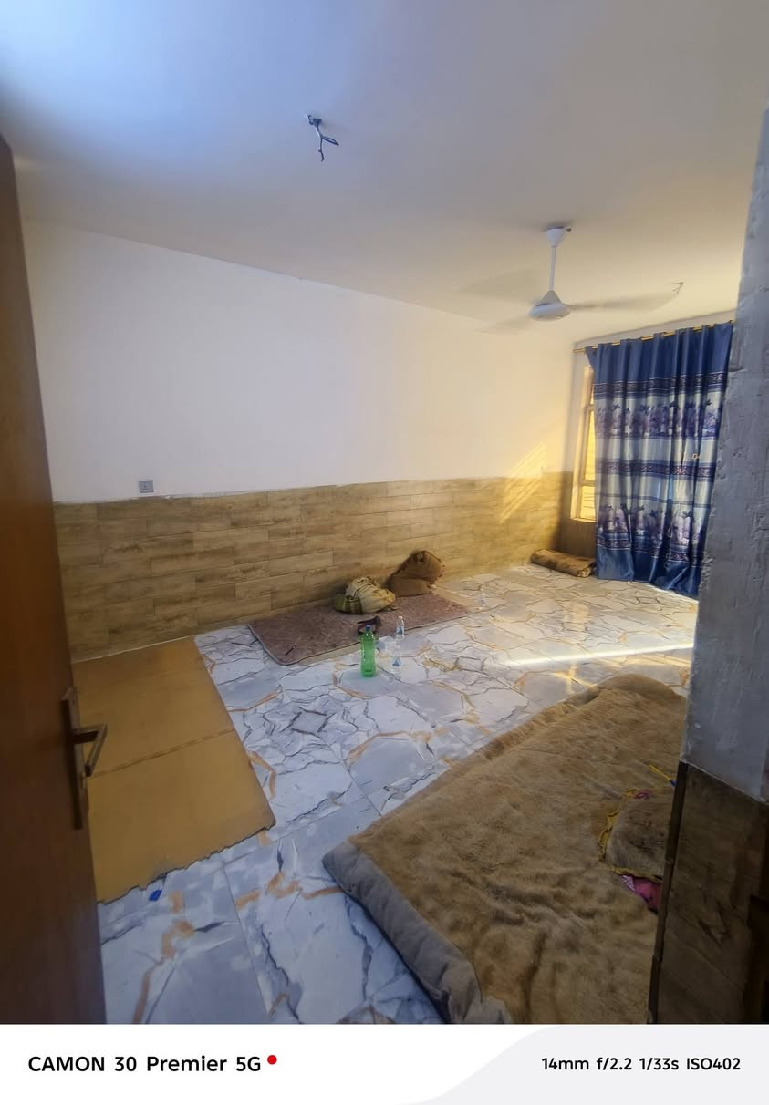 يالله يوجد بيت مساحه 100 متر اللايجار طابقين يتكون غرفتين وصاله ومطبخ وخدمات زيرو لبيت ايجاره 550 موقع الدوره الكفائات صحه الاستفسار ***********
