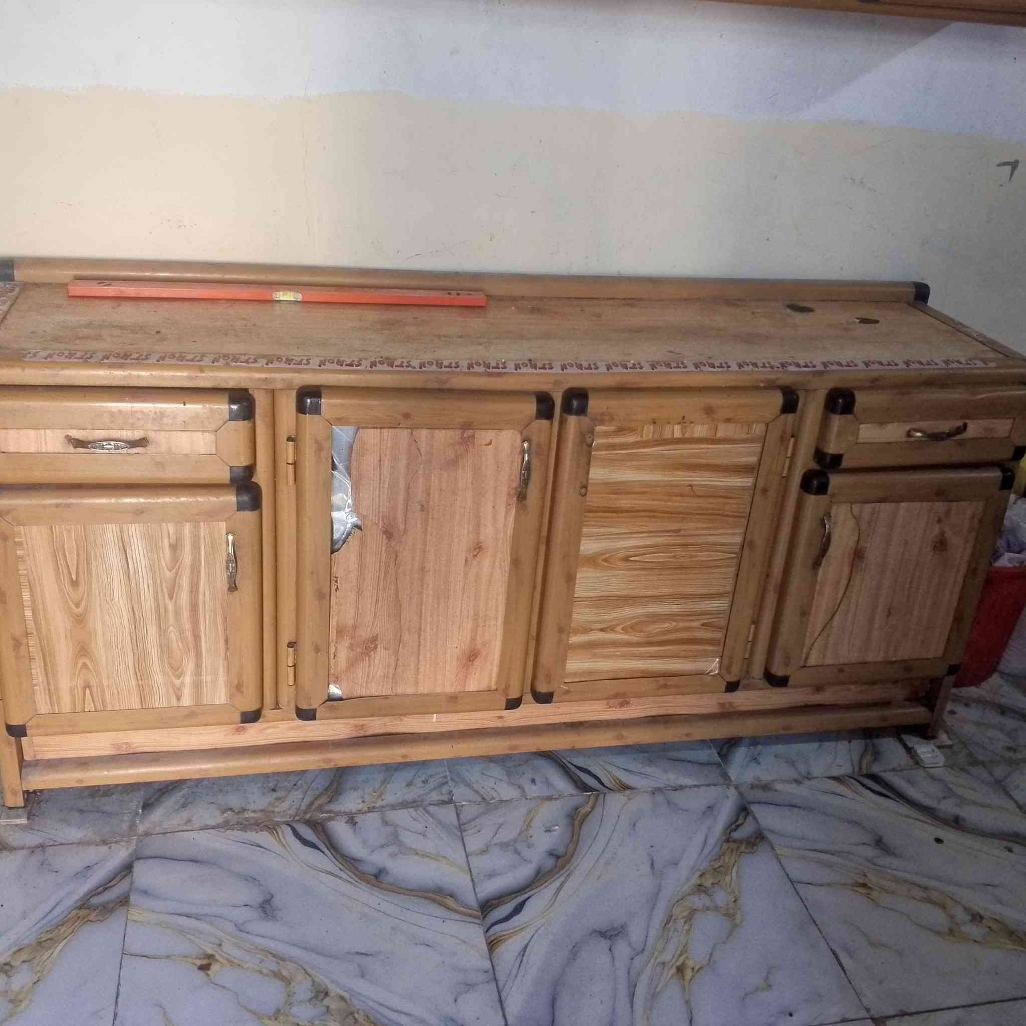 كاونتر للبيع اربع بيبان 125 وبي مجال ***********
