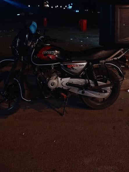 سلام عليكم عندي دراجه بوكسر البيع موديل ٢٠٢٣ نازله ب ٢٤ ماشيه ٤٤ الف حقيق مرقمه كامله رقم سنويه بسمي تحويل ثاني يوم دراجه خير من الله  سعر ٢٦٠٠ بيه مجال اذا مو شراي لا تكسر بيه متواجد  ع فيس هذا رقمي *********** عنوان زعفرانيه
