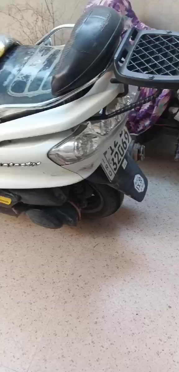 السلام عليكم ماجستا دبل رون رقم نينوى تحويل مباشر
لايت زنون 
دراجه ما ناقصه شي 
من كهربائيات 
بس المحرك تريد تعمؤو تريد تجيبلك محرك جديد
النضافه كدامكم
السعر مليون و 100 
الموقع الموصل


**إذا كنت صاحب هذا الإعلان وتريد حذفه لأي سبب، رجاءا أرسل رسالة إلى الدعم الفني**