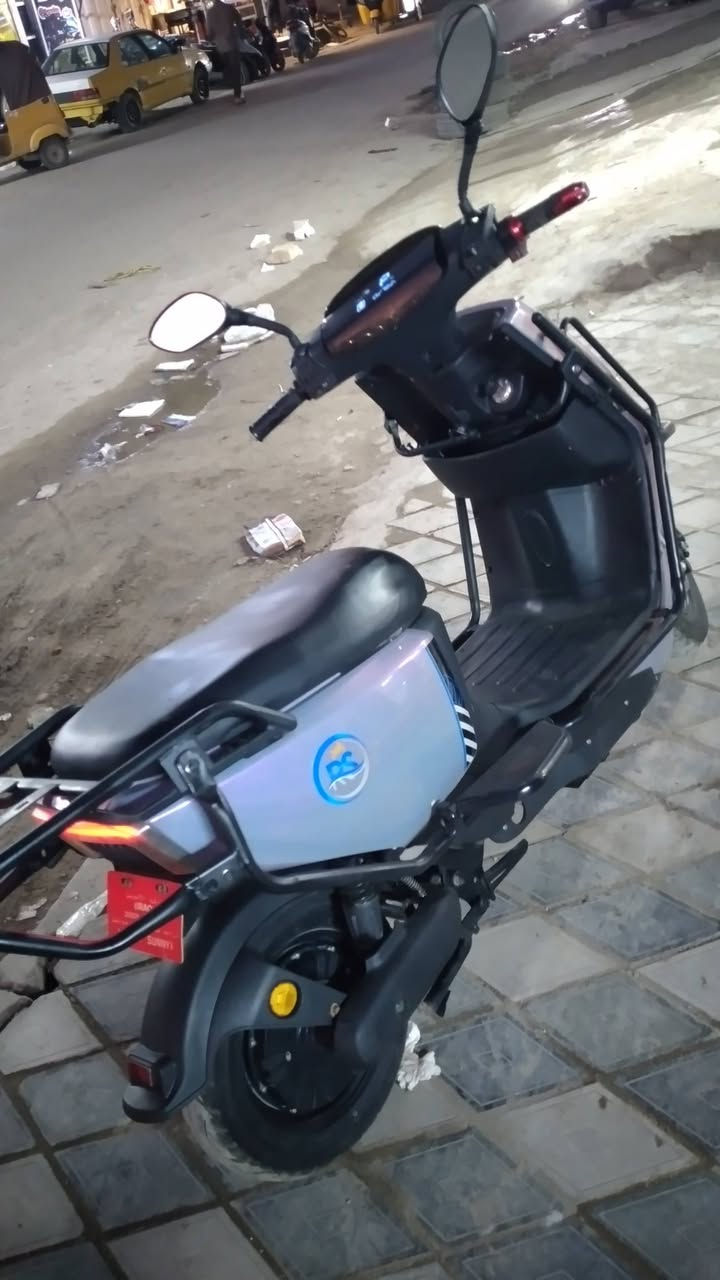 دراجة شحن نضيفة مابيهة اي نقص السعر ٦٥٠ الف مكاني الشعب ***********
