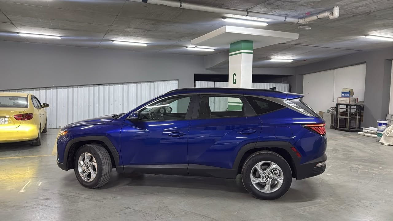 توسان 2023 وارد أمريكي رقم بغداد ترقيم جديد ماشيه 60 الف حادث حافه البنيد وربع دعاميه  وصاير صبغ بحافه الجاملغ والباب دواخل كلها سليمه وكله صلي ايرباك ستيرن السياره جديده جدا بالعافيه ع الي ياخذها 
بصمه 
اشاير مري
كشن كهرباء + تدفعه كشنات
صندوق كهربائي
4 وضعيات قيادة 
رادارات 
تشغيل عن بعد 
وبيها بعد هوايه مواصفات السياره جاهزه من كلشي وتخم تاير جديد قبل يومين شديته مصترف عليها فلس 
سعرها 195 بيها مجال قليل مكان السياره كراده داخل 
رقم هاتف ***********
