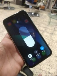 آيفون ١١ • ١٢٨ • شاشة مكسورة