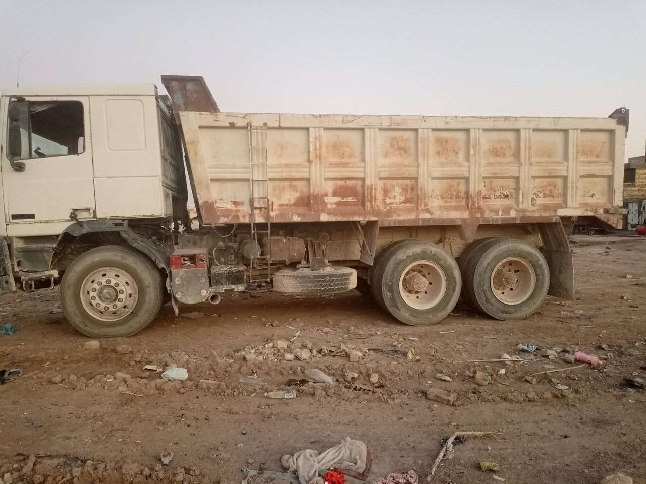 السلام عليكم داف موديل 93 مجموعه فولفو 82. تخم تاير  تاير ماكينه شرط مداور ثاني يوم سعر دفتر وبيه مجال بيع مستعجل مكان السماوه***********
