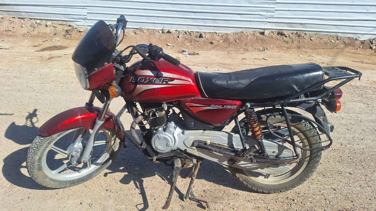 سلام عليكم
دراجه بوكسر للبيع دراجه خير من الله 
اي نقص مابيها كهربائيات كلها شغاله موديل 2018 اوراق كامله اصوليه مجفته 2ولخيره قبل شهر تجفيت جديد السعر650وبيها مجال قليل  تصال ***********بي واتساب او مراسله الصفحه
