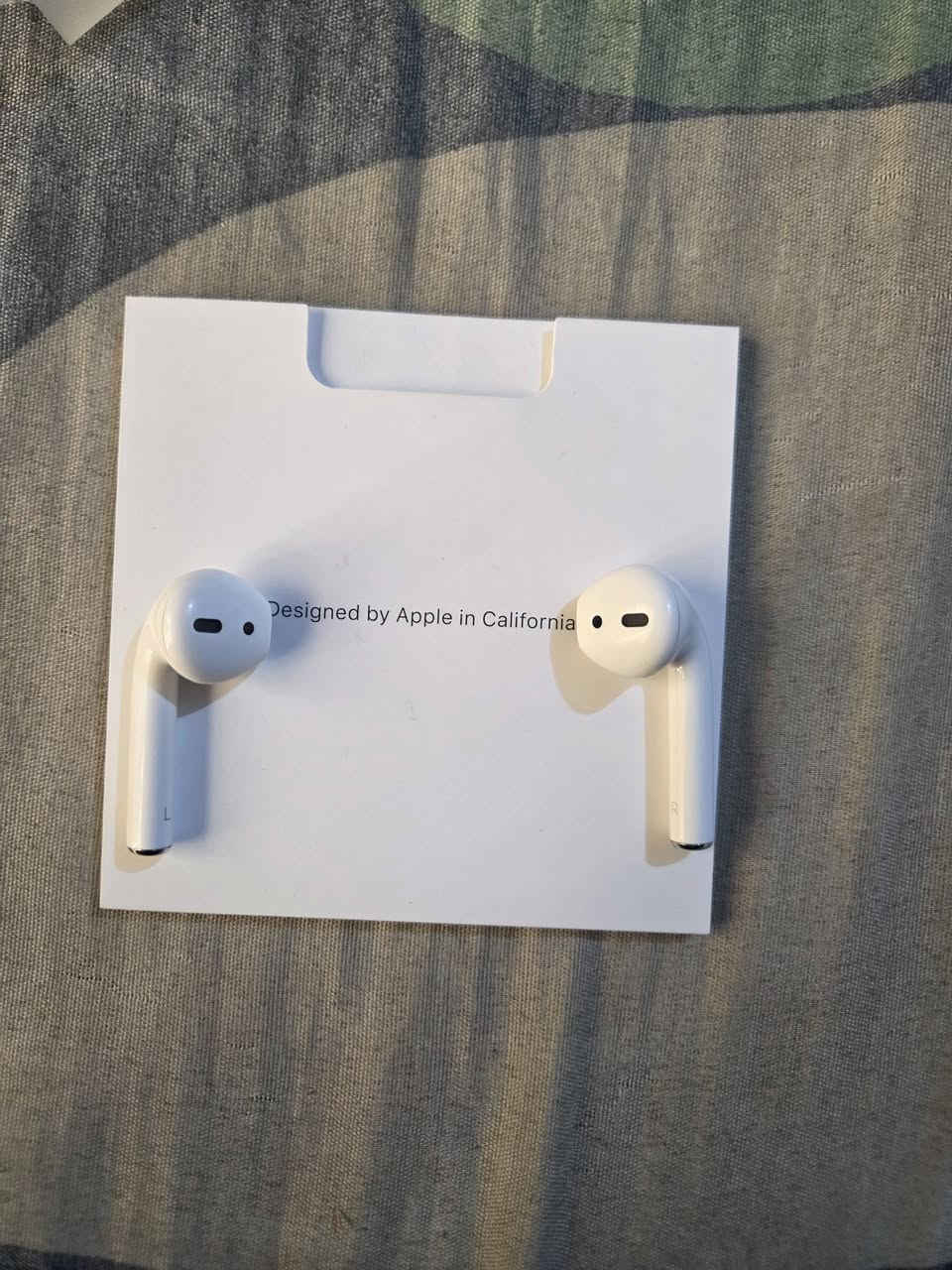 السلام عليكم ابل ايربودز الجيل الثاني وايرليس شحن لاسلكي اصلية ضمانها ماستر نظافتها 100 بعدها جديدة شخط مابيها مكفولة من اي شي السعر 80 الف عنواني ديالى بعقوبة الرقم ***********
