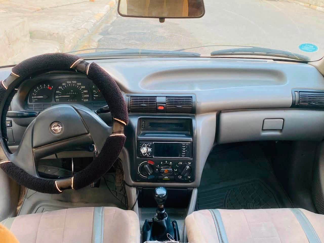السلام عليكم
أوبل أسترا موديل 92 إني الشرعي محرك بي بخار مامصبوغه بس البوند إني صبغتو علمود الهزه وبعد مامبولش محرك 16 سنويه ماصاقطه السعر 43 اتصال ***********
