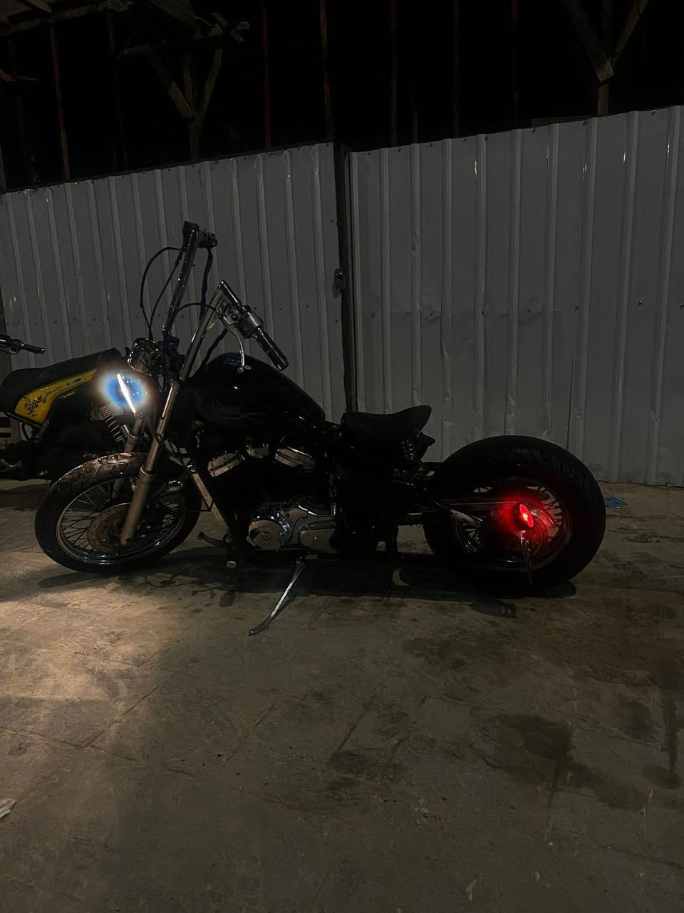 السلام عليكم شباب هوندا استد ببر 
دراجه خير من الله وعلى ايدي 
السعر واحد و200 مكاني بغداد الطوبچي 
ملاحضه الدراجه فقط مكاتبه
