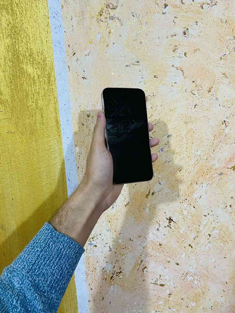 ايفون 13 برو ماكس بدل شاشه اصليه الباقي كفاله ذاكره 256 بصمه وجه شغاله سعر ب 500 شراي يتصل***********
