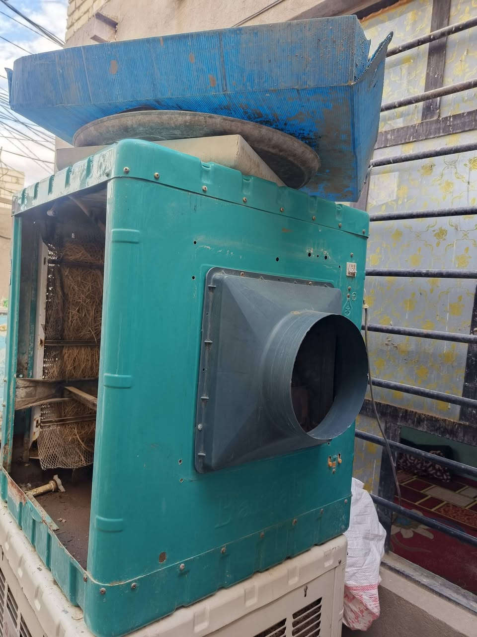 مبردة شغلة كل خلل ما بية مكاني كوفة شارع المعمل اي ستفسار *********** السعر 80 وبية مجال
