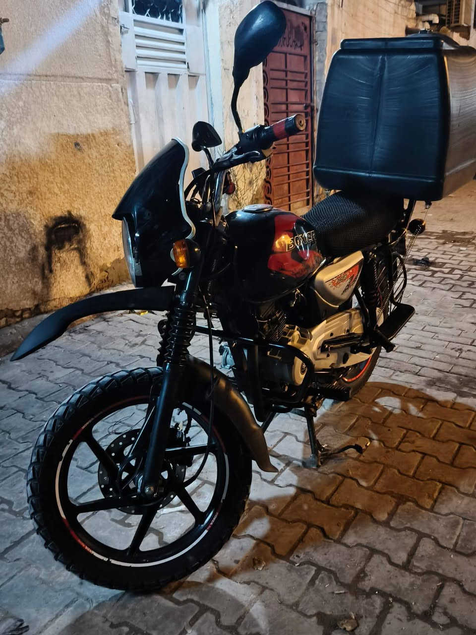 السلام عليكم بوكسر مديل 23  مرقم كامل تحويل ثاني يوم
الدراجه مجفت شركه جاهز كل نقص مابيها كبل شغل وطلع 
السعر 2100 وبيها مجال 
*********** فقط وتساب او خاص
