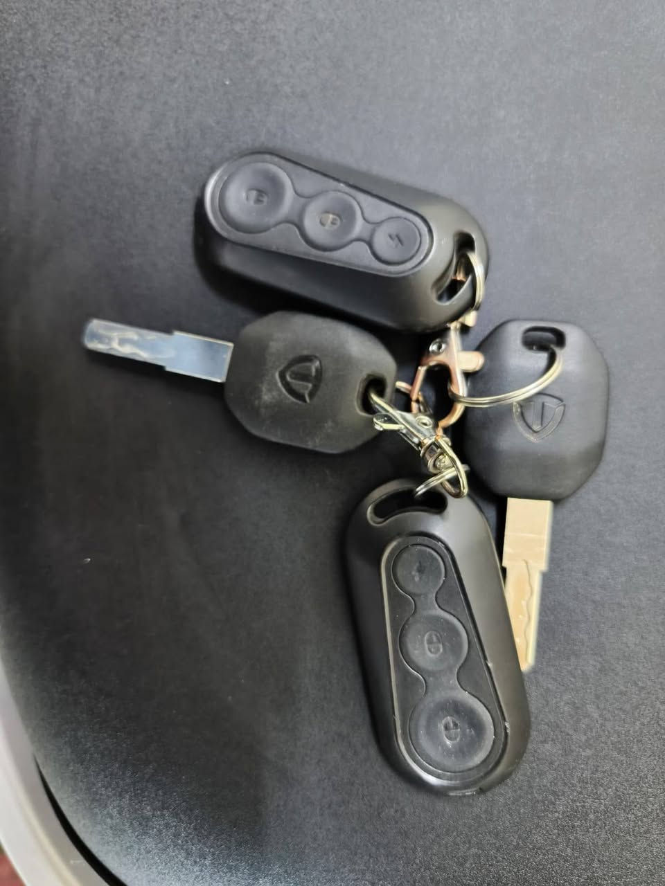 السلام عليكم للبيع دراجه ريان الشكل الجديد مديل 2026 دراجه زيرو زيرو اي خلل اي نقص مابيها مكفوله كفاله حته من الشخط بل كارتون وضع شركه ملحقاتها وصل الشراء بيها
تفاصيل الدراجه 
لايت عالي ناصي + رماش زنون 
شاشه ذكيه لكشف الاعطال ولتبيهات 
بريك امامي خلفي دسك هايدروليك
حساس بريكامامي خلفي
نضام بك R الرجوع الى الخلف
نضام بارك الوقوف المستمر
مثبت سرعه
دبل اشاره لد ليزري 
عدد البطاريات 6 مصطره الحجم الكبير كرافين الاصلي
سرعه الدراجه 70 حقيقي مع الوزن 
شاحنه تدعم الشحن السريع وليقاف الذاتي 
دبلات امامي خلفي غاز
تايرات جلاتين جوبلس
كشن طبي جلاتين
الشراي يتفضل خاص او التصال عله الرقم. *********** لحد يسأل شبيها مكفوله زيرو ما ماشيه
مكان الدراجه بغداد ساحت عدن 
سعر الدراجه 850 مجال بصيط
