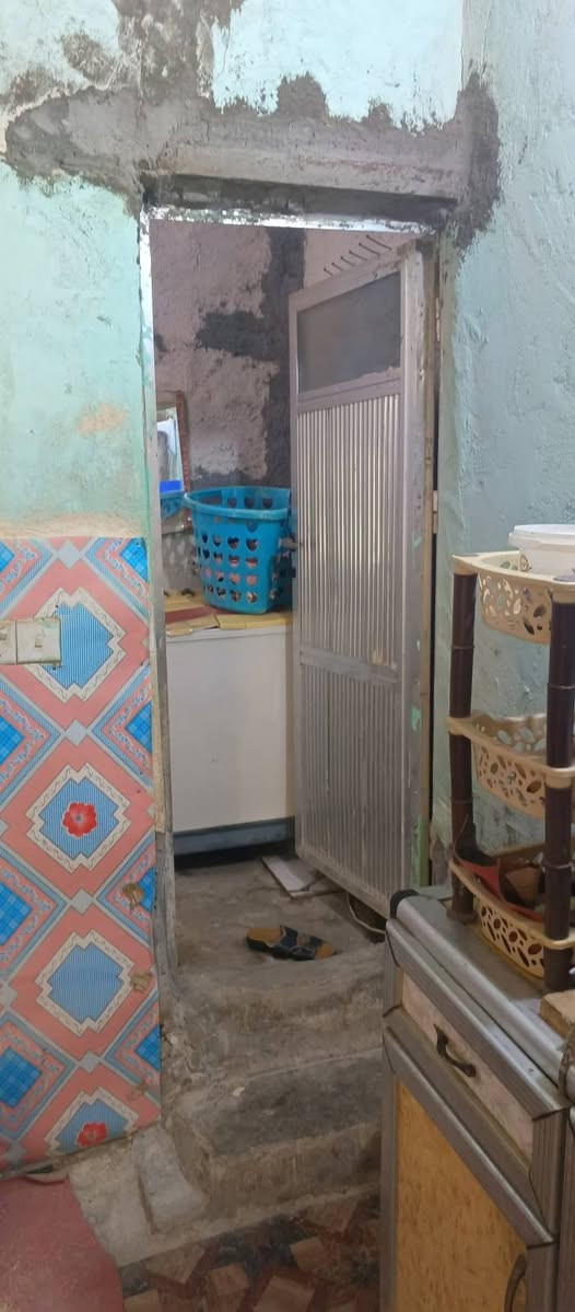 بيت بالحر الصغير بصف حي الهادي قرب السيطرة عالبزل ١٠٠ متر سعرة ٣٠ خدمات كامله سند ٢٥ اقرار محكمه الشراي يتصل ***********
