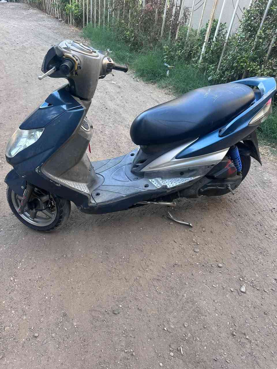 السلام عليكم دراجه سكنس فحل نوزل دراجه قبل شهر ماخذهه من الرمبه اي نقص مابيه جديده الله شاهد مكانه شارع فلسطين دراجه رايده 700 رقم.   ***********
