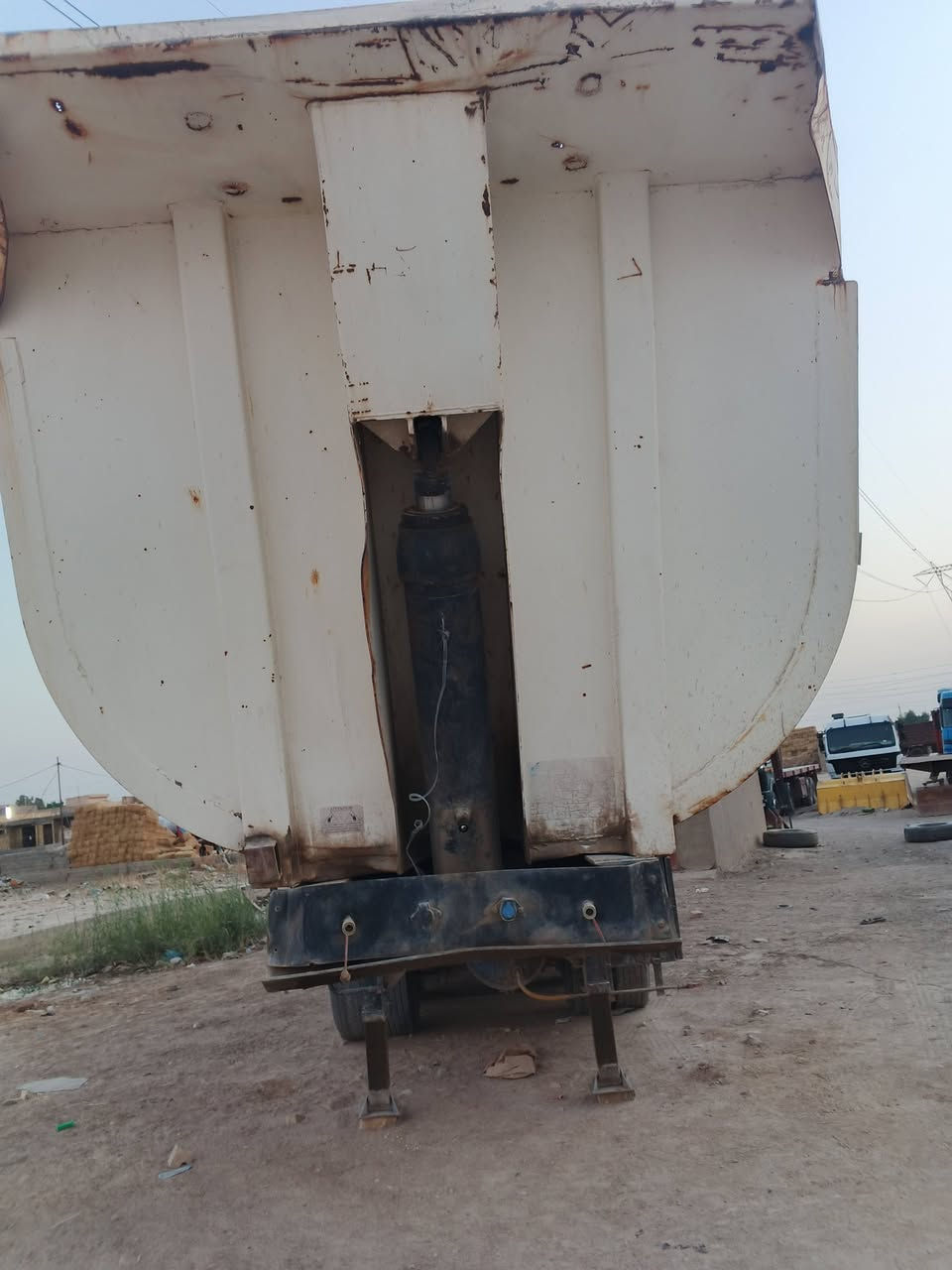 للبيع.. عربة المانية 37 متر خفيفة دناگير 16 جاهزة للعمل بس نقص تايرات. 22 .. مكان كوت..
***********
***********
