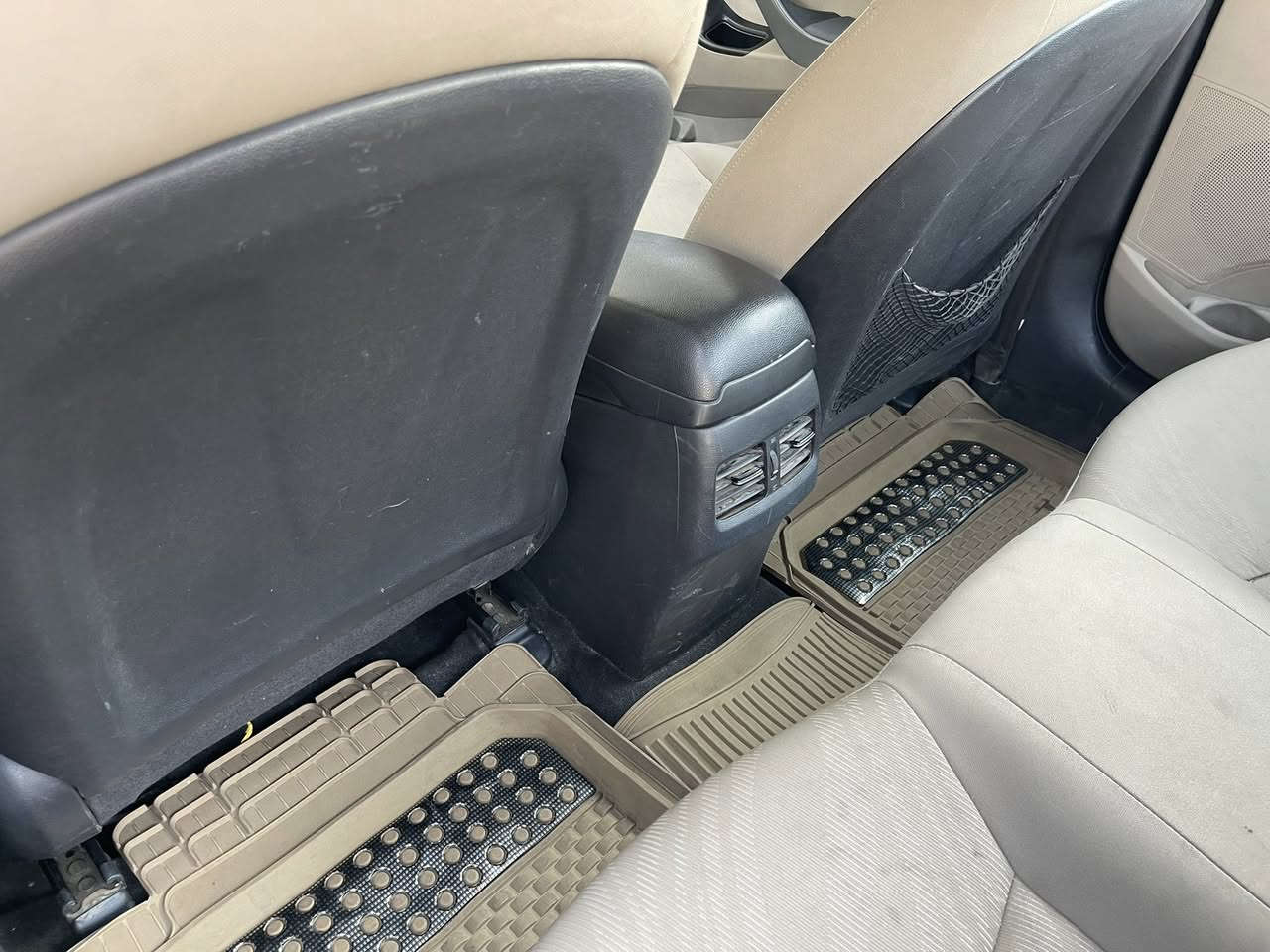 النترا موديل 2016 خليجي لون ذهبي مميز
رقم بغداد دولي الجديد
محرك 1600 دوش /مكفول
كير ATM/مكفول 
شاشة كبيرة 
كامرة خلفية 
تبريد امامي خلفي 
دشبول بيجي واسودّ ومطعم صاجي
اطارات جديده بطارية جديده 
دسكات جديده 
السيارة بيها بارد عدد 2 
دوسات بيهن جزء صبغ 
وبعض ملاحظات بسيطه
السعر 120 وبيها مجال 
اتصال ***********
