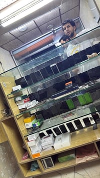 07707140833 عليكم فاترينه للبيع متر و80  ب 60