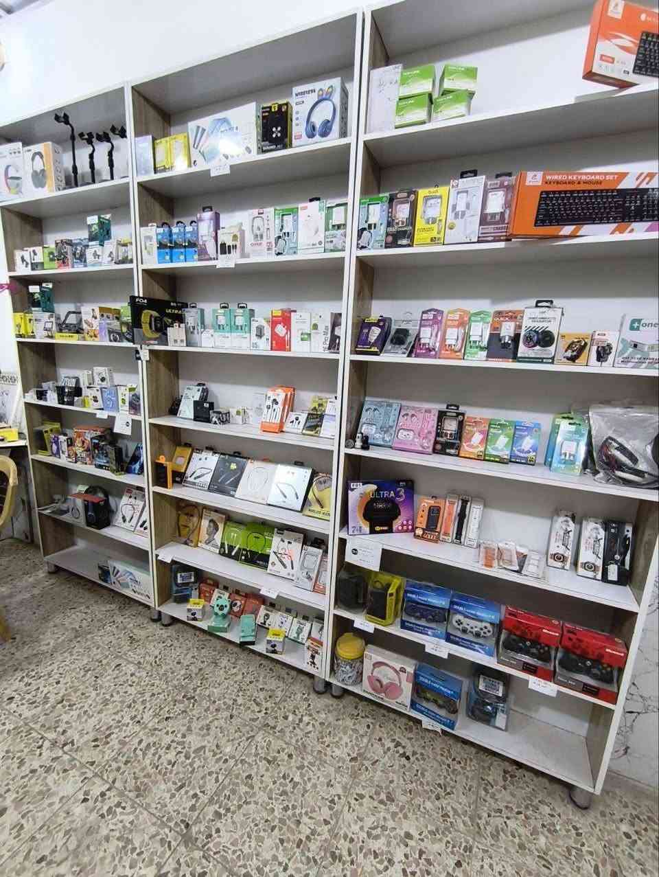 محل للبيع
٤ فاتريتات ميز صيانة فاترينة جام
غراض خير من الله 
اكثر من ٢٠٠ لاصق
اكثر من ١٠٠ كيبل
و باقي الاكسسوارت
العبيدي حي الرئاسة شارع 20
لتفاصيل اكثر اتصل على الرقم ***********
