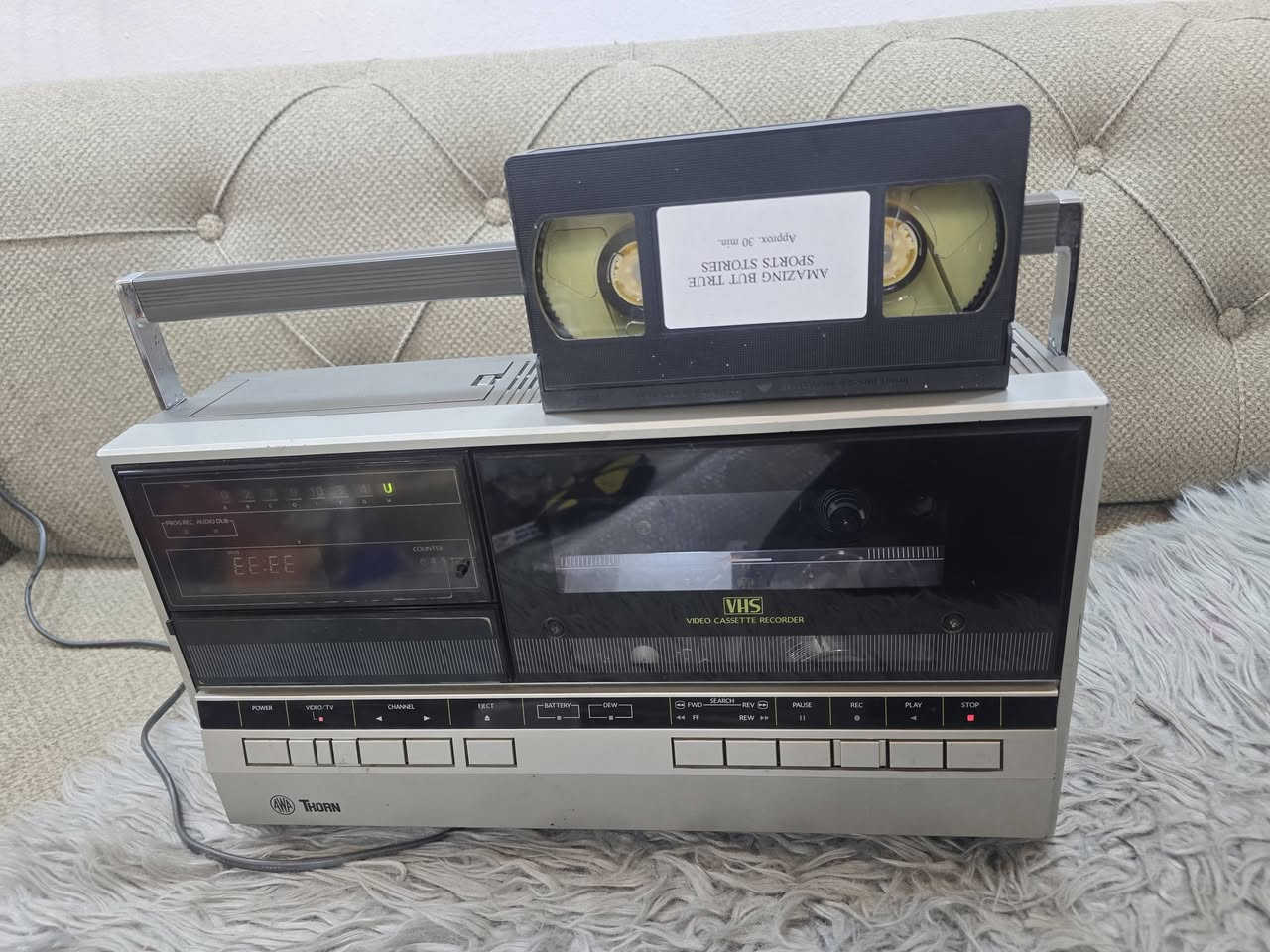 جهاز. فيديو كاسيت. ياباني. اصلي. من نوادر. جهاز. نظافته. 95  شغال كهرباء. 220. يشغل كل انظمه. السعر. 250$مكان سماوه ***********
