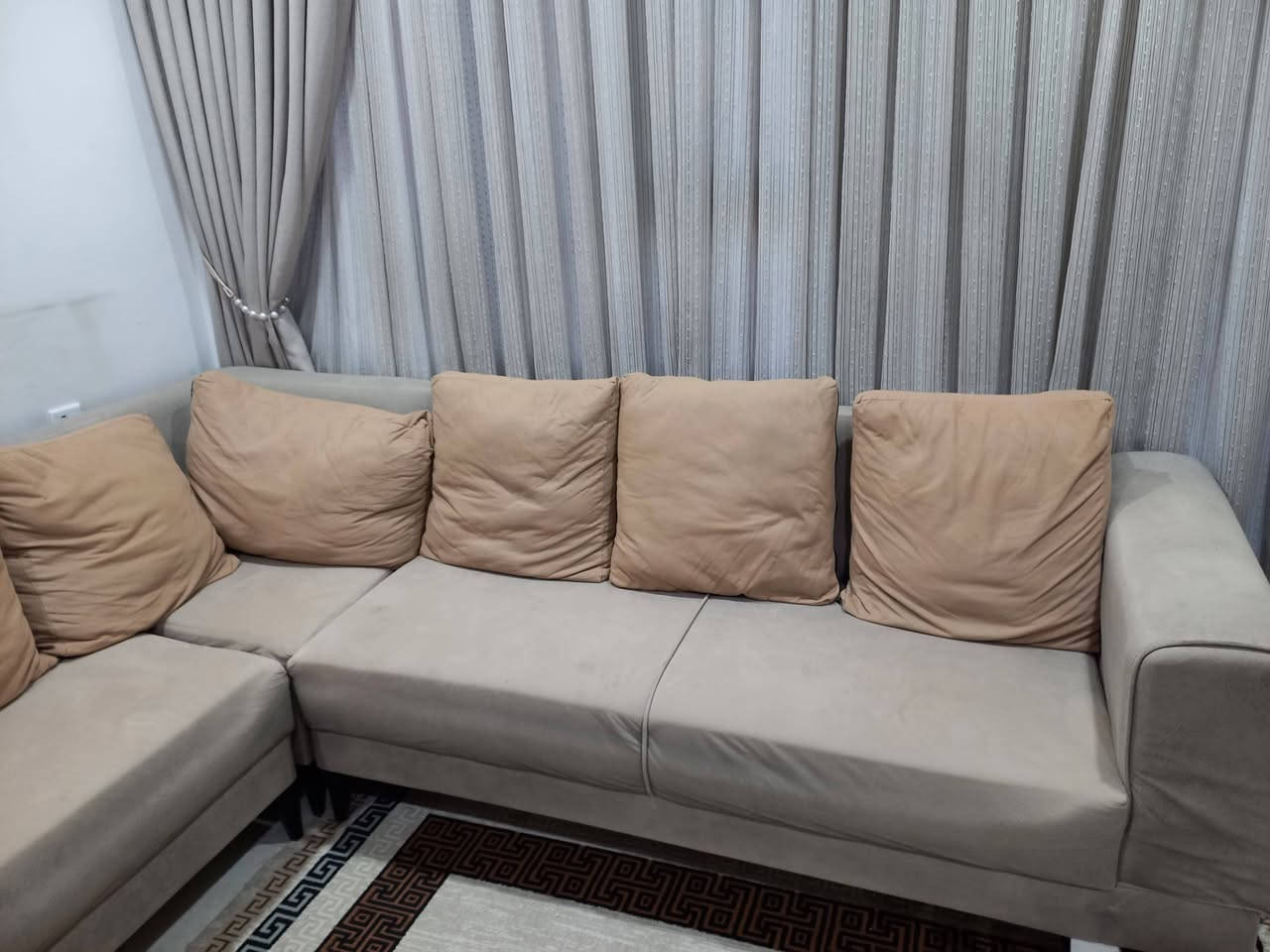 للبيع تخم قياس 2,5 × 2,5 + كرسي عدد ١
وتر بروف 

الضرر . رجل واحده مكسوره 

السعر . 150,000  وبي مجال 

العنوان . بغداد . حي اور 
***********
