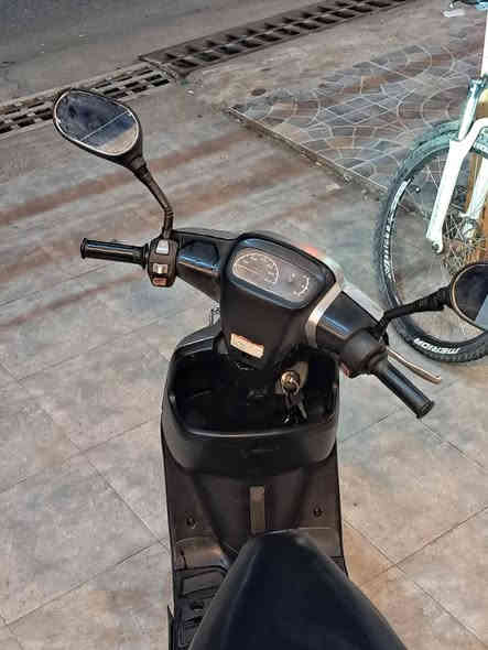 السلام عليكم 
ماطور بوتين للبيع 
لون رصاصي
مكينه معمره مره وحده 
تحريكه ومعدل 
شاصي شرط 
سلف لايت بك لايت اشاير هورن كلو شغال 
درعو الاصلي تايات جدد 
للاستفسار الاتصال على الارقام التالية 
سعر265الف وبي مجال 
***********
***********
مكاني حي السكر قرب مطعم ابو جنه
