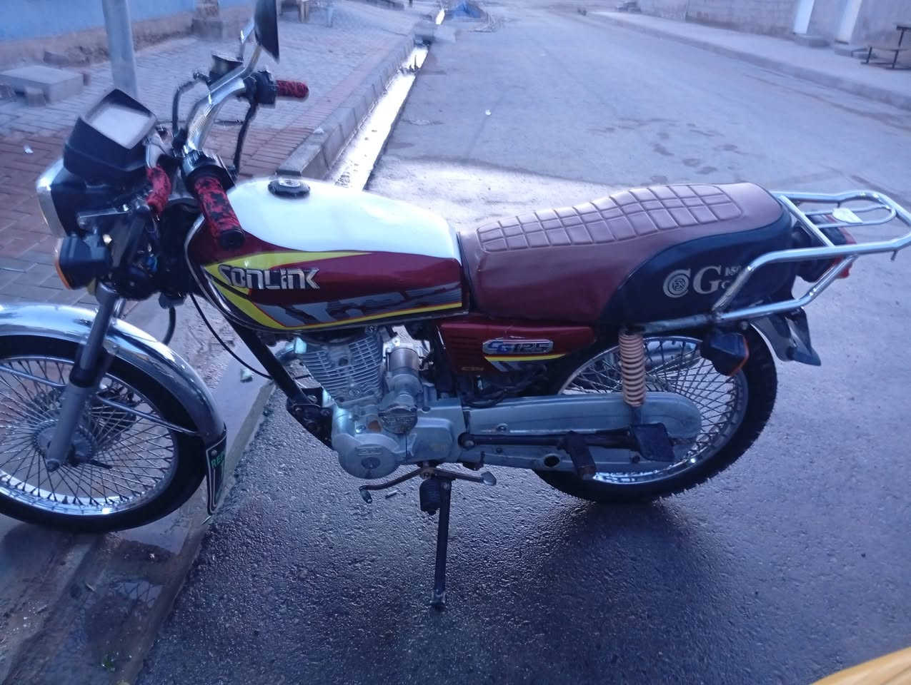 السلام عليكم ماطورات اثنين للبيع اثنيناتهن 19 كهربيات شغال محرك ما مفتوح اي وحد شراي يجي خاص او يحابرني ***********
