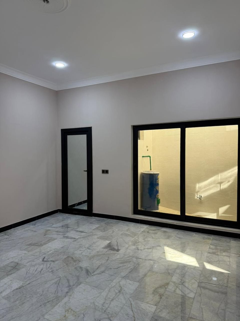 دار للبيع | ام الخيل الثالثة
نقطة دالة  | ركن على شارع 20
**********************************
المساحه / 164 متر مربع 
____________________________
تفاصـــــيل الدار : 
طابقين - غرفه نوم 5  / صاله2/ استقبال/ مطبخ / مجاميع صحيه عدد 4 /  

مجهز بطاقة شمسية  ⚡️ 
_____________________________
للأستفســار/ مراجعـــــة مكتـــب الريادة للوساطة العقارية  الكائــن الجزائر مجاور مستشفى الحياة للعيون
او الاتصال على الأرقام التالية :
***********
***********
