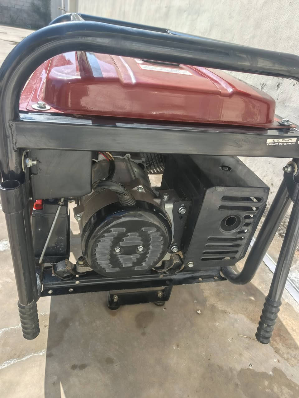 السلام عليكم اقره المنشور واتصل ودلل
مولد كهرباء للبيع ⚡️
مولد نوع TIGMAX موديل TH15000EXWH
قدرة المولد: 5.5 كيلو واط
يعمل على البنزين
يحتوي على بطارية تشغيل + سلف (تشغيل مفتاح)
بي AVR لتثبيت الفولت
خروج 220 فولت + 12 فولت يعني ٢٥ انمير يعطي  اقتصادي بل بانزين الساعه اقل التر 
حالة المولد: نظيف ويشتغل بدون مشاكل مشتغل ساعات الله شاهد جديد
مناسب للبيت أو المزرعة أو المحلات.
سعر مناسب ٦٠٠ وبي مجال قليل 
الموقع: ديالى شهربان
للاستفسار على  ***********
