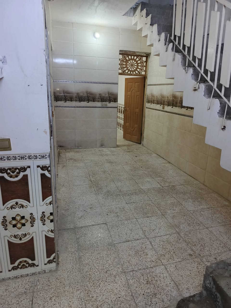 السلام عليكم بيت لليجار طابق ارضي سعر لاجار350العنوان كماليه حي السلام شارع المستشفى الفضيليه الاتصال  ***********جاهز لسكن
