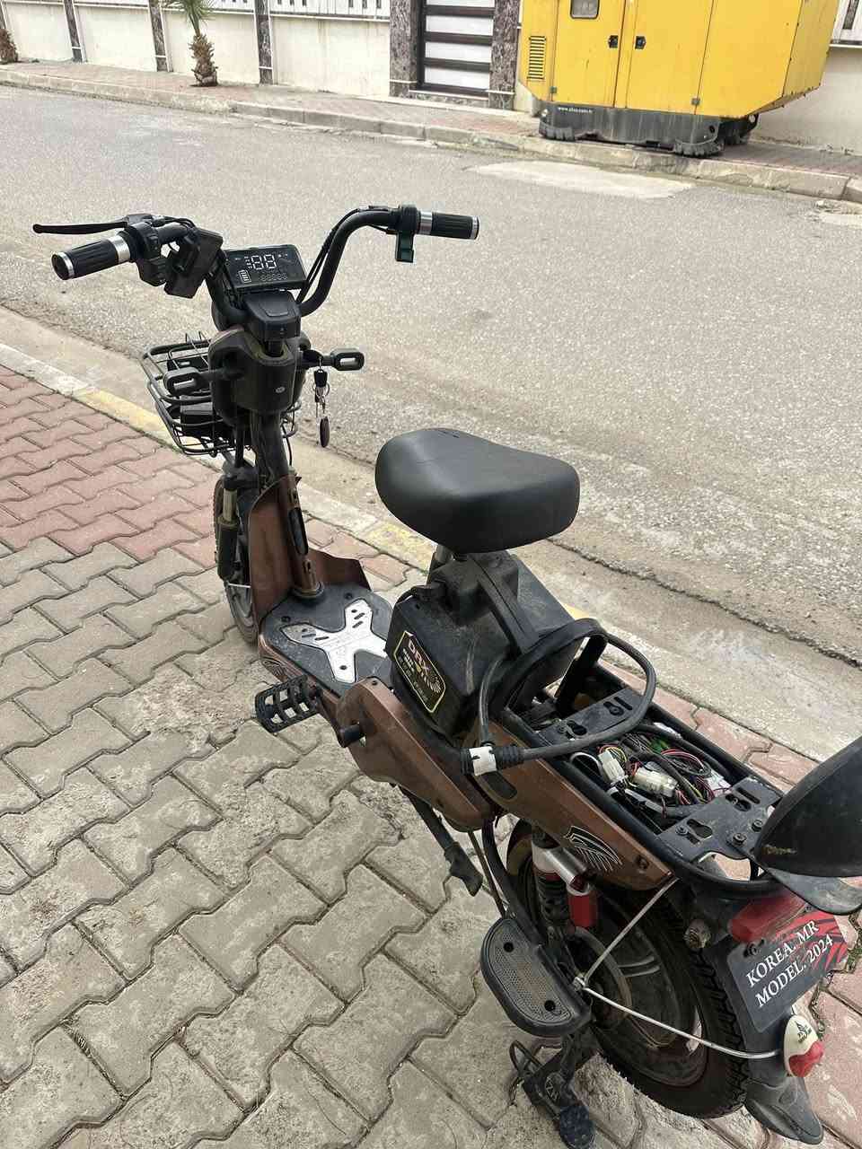 بايسكل شحن للبيع حجم 14. مع بطاريه جديد 
السعر225بي مجال الاتصال ***********
