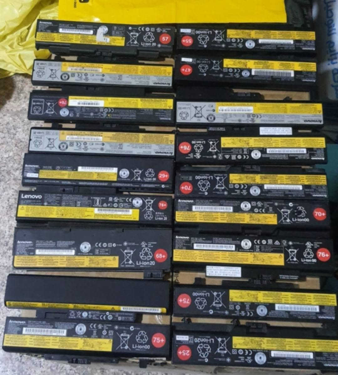 بطاريات لابتوب ليثيوم ماركة اصلية مال شركة ( لينوفو ) 34 قطعة
مستخدمة لكن كلش نظيفة مثل متشوفون تجيك مثل الصور بهيج نظافة
من تفصخها البطارية  يطلع بداخلها 6 خلايا اصابع 
وتطلع الخلايا  لو سامسونك لو LG  لو سانيو
( ابيع جملة ( فحم )  خاص


**إذا كنت صاحب هذا الإعلان وتريد حذفه لأي سبب، رجاءا أرسل رسالة إلى الدعم الفني**