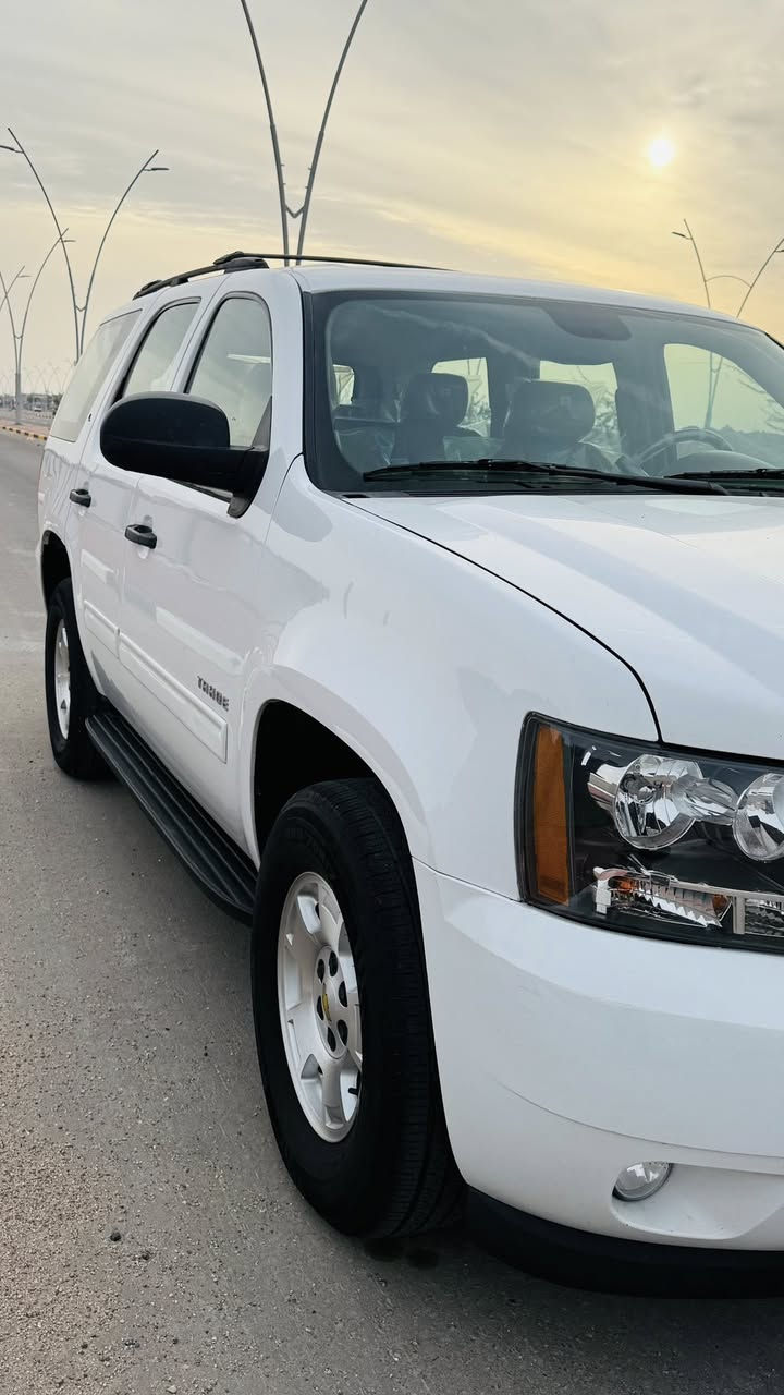 تاهو ادوات) الموديل 2011 ابيض خليجي داخل عسلي السياره بالكارتون برغي مامفتوح بيها كفاله من الضربه والگص والفتح والصبغ كفاله عامه كواتم ابلاد تبريد+ تدفئه جاهزه من كل النواحي  السعر 127$  هاتف ***********  البصره
