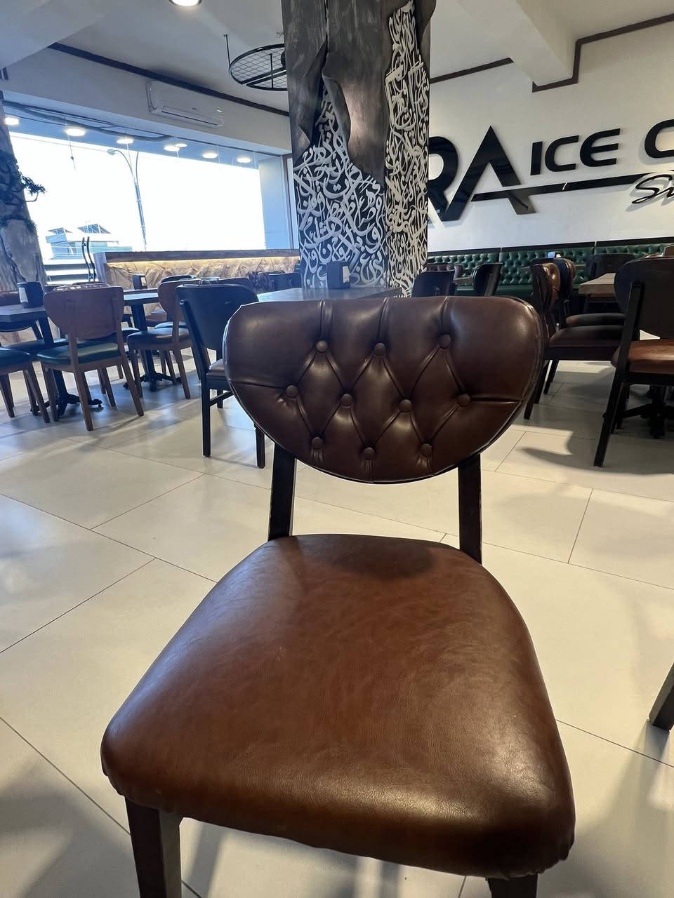 لبيع ميز كرسي قنفات تركي زان حيل نضيف العنوان كركوك ***********
