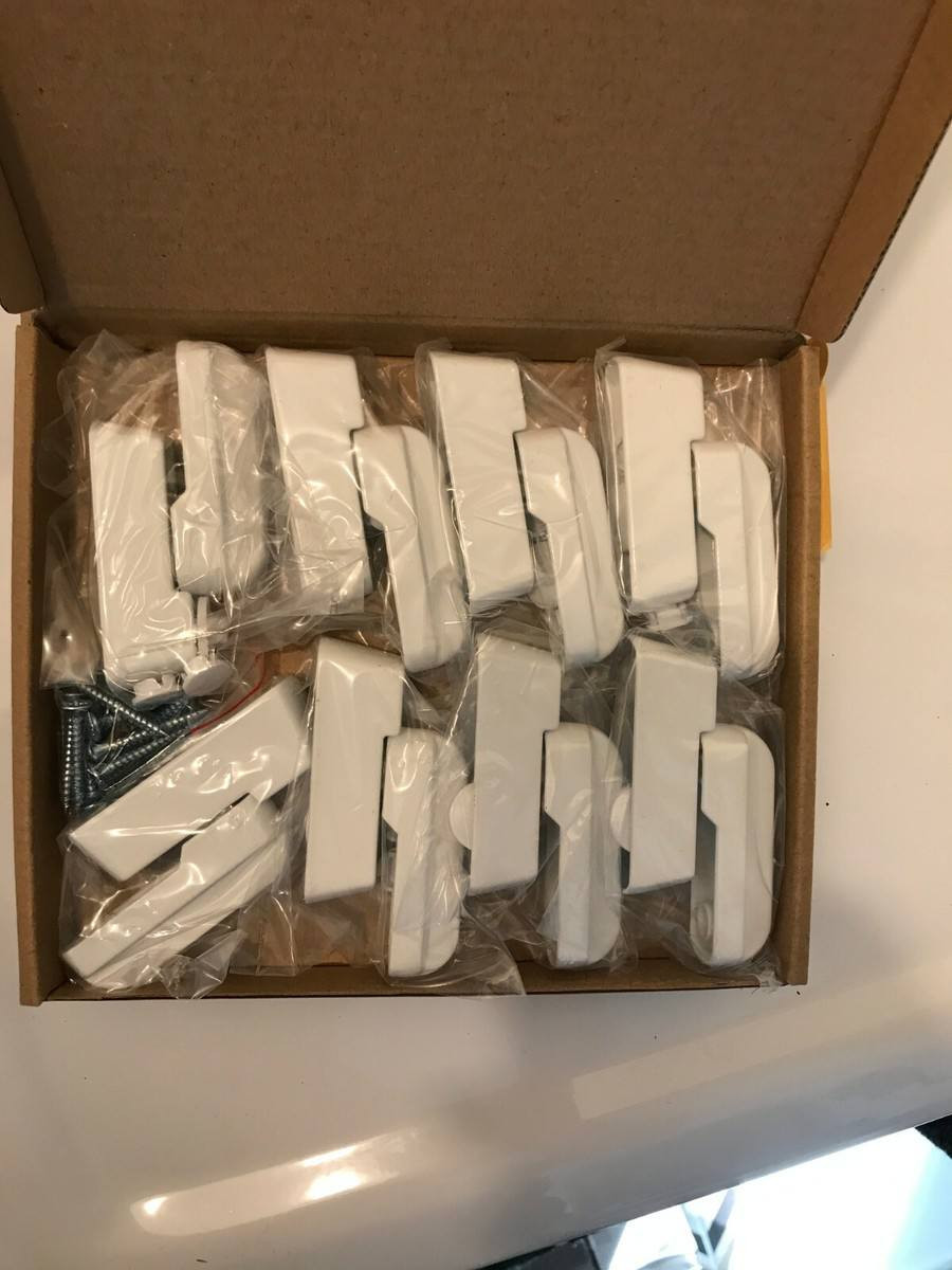 أقفال أمان بلاستيكية بيضاء تستخدم لحماية النوافذ والأبواب من الاقتحام.
أقفال أمان (Blokator) من نوع Akpen EMN02-M. . 
يتم تركيبها على النوافذ أو الأبواب لمنع فتحها من الخارج. 
مصممة لتحمل ضغط خارجي قوي ومقاومة محاولات الكسر. متوفر ١٦ قطعة قفل


**إذا كنت صاحب هذا الإعلان وتريد حذفه لأي سبب، رجاءا أرسل رسالة إلى الدعم الفني**