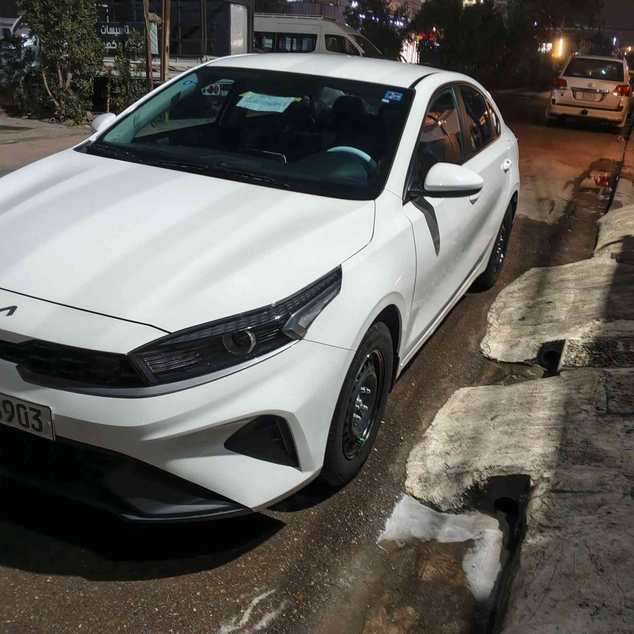 كيا سيراتو 
بدون مواصفات 

مكينه 2000

موديل 2024

بيهه بارد بل جاملق الخلفي 

والباب بيه بارده موجوده بل سونار 

مشايه 31

السعر 170 

***********

بغداد
