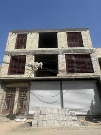 اخوان عماره لبيع مساحه 210 محلات ثنين وخمس شقق طابق الأرضي جاهز ومكمل ...