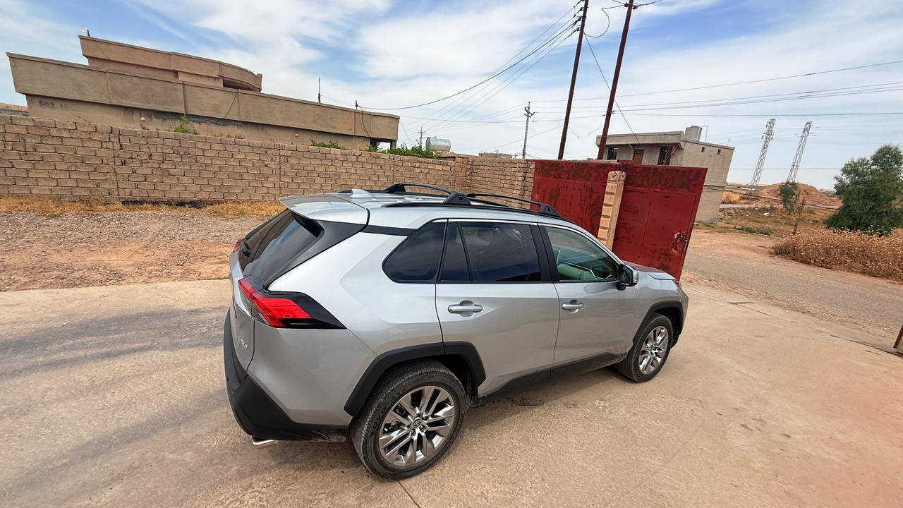�
Toyota RAV4 2025

• فول مواصفات
• فئة XLE
• ماشية 20 ألف ميل فقط
• فتحة سقف
• بصمة تشغيل
• رادارات أمامية وجانبية
• صندوق كهربائي رقم نينوى شهداء وكاله عامه مطلقه بسمي
• شاشة وكاميرا
• سيارة نظيفة جداً وجاهزة
تبديل بونيد فقط 
📞 للتواصل: ***********
واتساب ومكالمات متوفرة �

