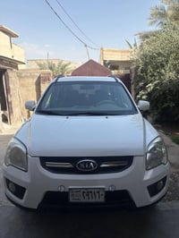 للبيع كيا سبورتج 2010 محركها 2000 لون ابيض   خليجي شاشة وكامره خلفي  د...