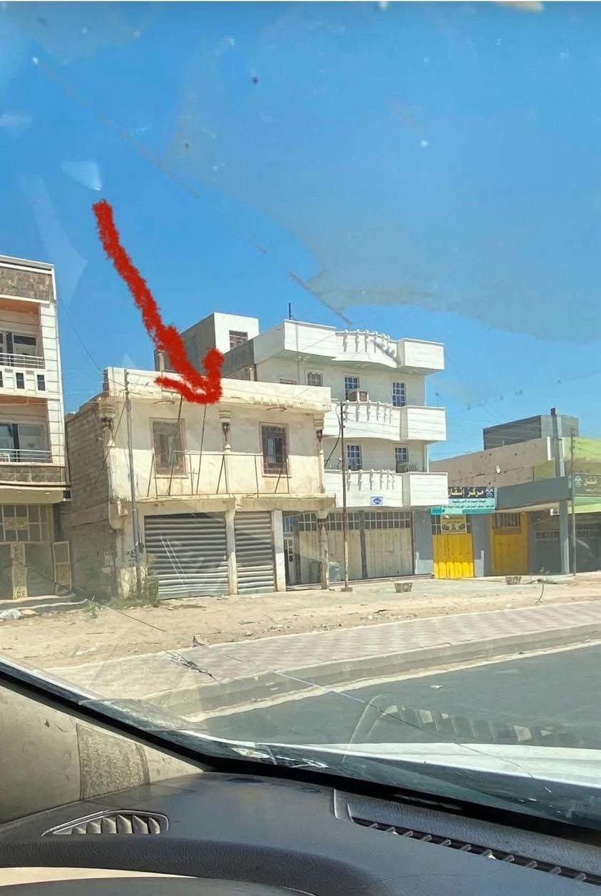 عماره تأميم 8 شباط 
قرب مول ام عمار التجاري 
خلف جامعه الهدى وقريب على معمل زجاج بالاضافة الى موقف سيارات واسع وشارع مبلط
