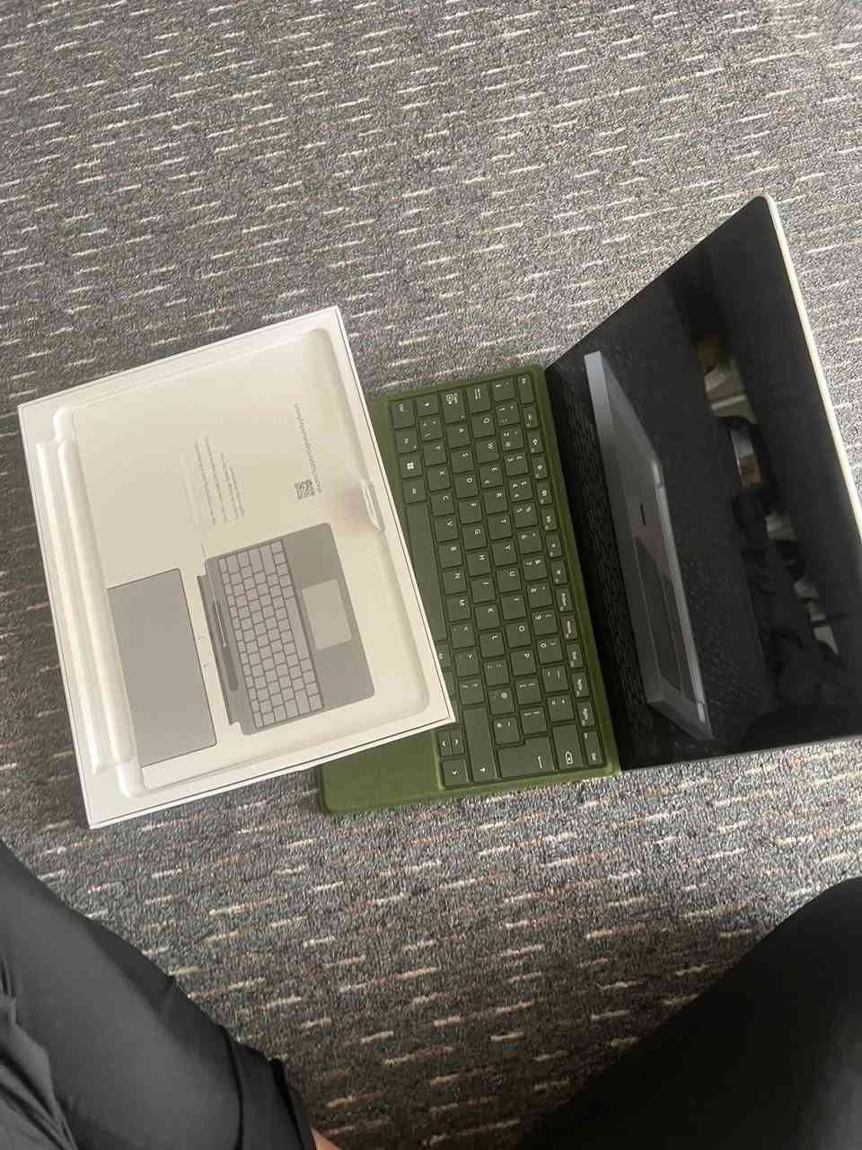 بيع فقط
السلام عليكم 
Surface Pro  8 
حجم 13.3 لمس ينفصل عن الكيبورد 

شاشة 2K IPS لمس QHD

Core i5 1165 G7 جيل 11 

Ram 8GB DDR4 4333mhz

HARD 256 SSD قابل للتطوير 

كرت شاشة انتل Iris xe 4GB g7

بطارية يدوم لحد 6-11 ساعةt

مصنوع من الومينيوم و جلد الكانترا الايطالي 

 2 كاميرا 720 HD كلش واضح 

نسخه business edition رجال الاعمال 

Face ID فتح بل وجه نفس آيفون 

مستخدم قليل جدا 

680  الف  مع كيبورد اصلي زيتوني  و شاحنه اصليه
بدون قلم هيه ما اجي مع قلم !


**إذا كنت صاحب هذا الإعلان وتريد حذفه لأي سبب، رجاءا أرسل رسالة إلى الدعم الفني**