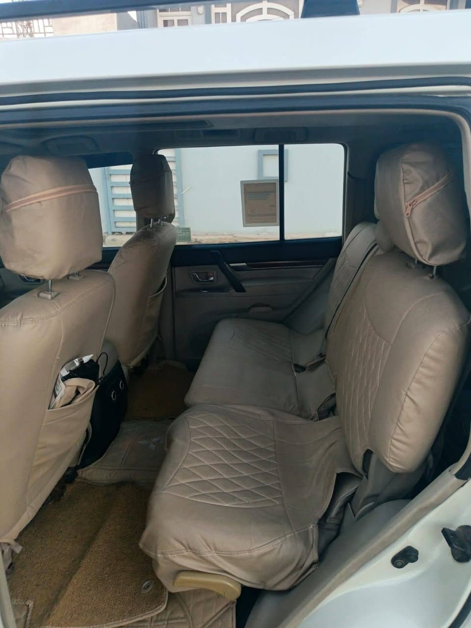 السلام عليكم. أعرض للبيع سيارة باجيرو موديل ٢٠٠٨. المحرك وناقل الحركة بحالة ممتازة، جميع الإطارات والمكونات الكهربائية تعمل بكفاءة، والصدام الأمامي جديد. السيارة بحالة ممتازة وجاهزة للاستخدام.

لوحات بغداد.

مسجلة باسمي.

محرك ٣٠٠٠ سي سي. فتحة سقف. مقاعد كهربائية. مقاعد مدفأة.

السعر: ١٢٣. للاستفسار، يرجى الاتصال على *********** 
***********
