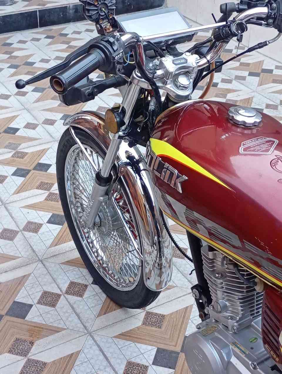 سلام عليكم دراجه تايكر موديل24 للبيع او مراوس اوراق دراجه خير من الله السعر 650وبيهة مجال مكاني بلدروز 
الاتصال.                               ***********
