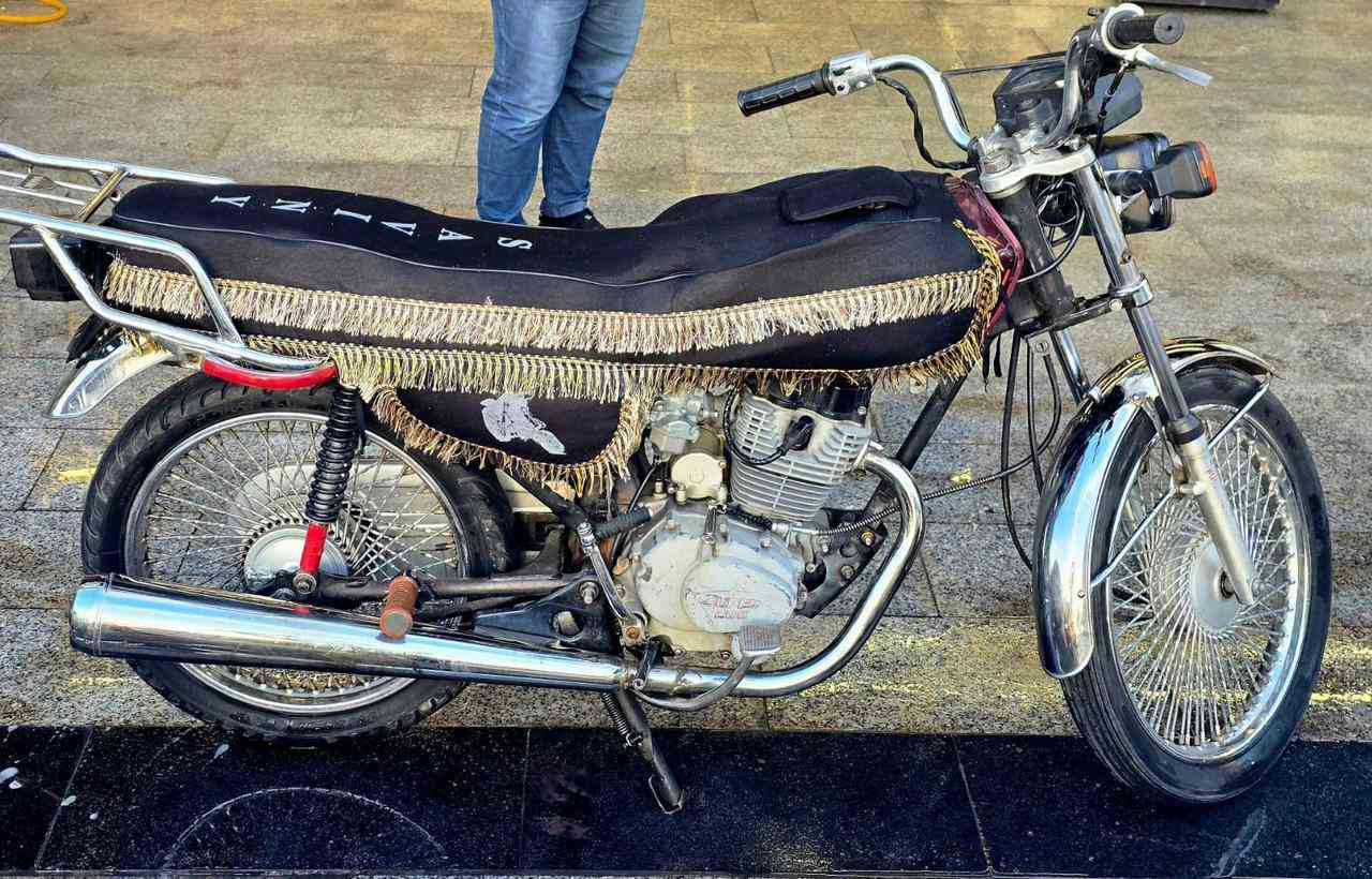 ماطور للبيع محرك 200
سعر 300 وبي مجال 
***********
