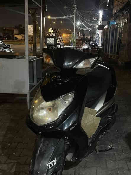 سلام عليكم سكنز فحل نوزل كامله مكمله اي نقص مابيه فقط دشبول يرادله واير مكينه خرسه ناعمه تجي تفحص وتاخذ من باب البيت العنوان بغداد الصليخ رقم الهاتف ***********دراجه دراجه نكره بكل وقت السعر 600وبيه مجال للشراي وكل الهلا بجميع
